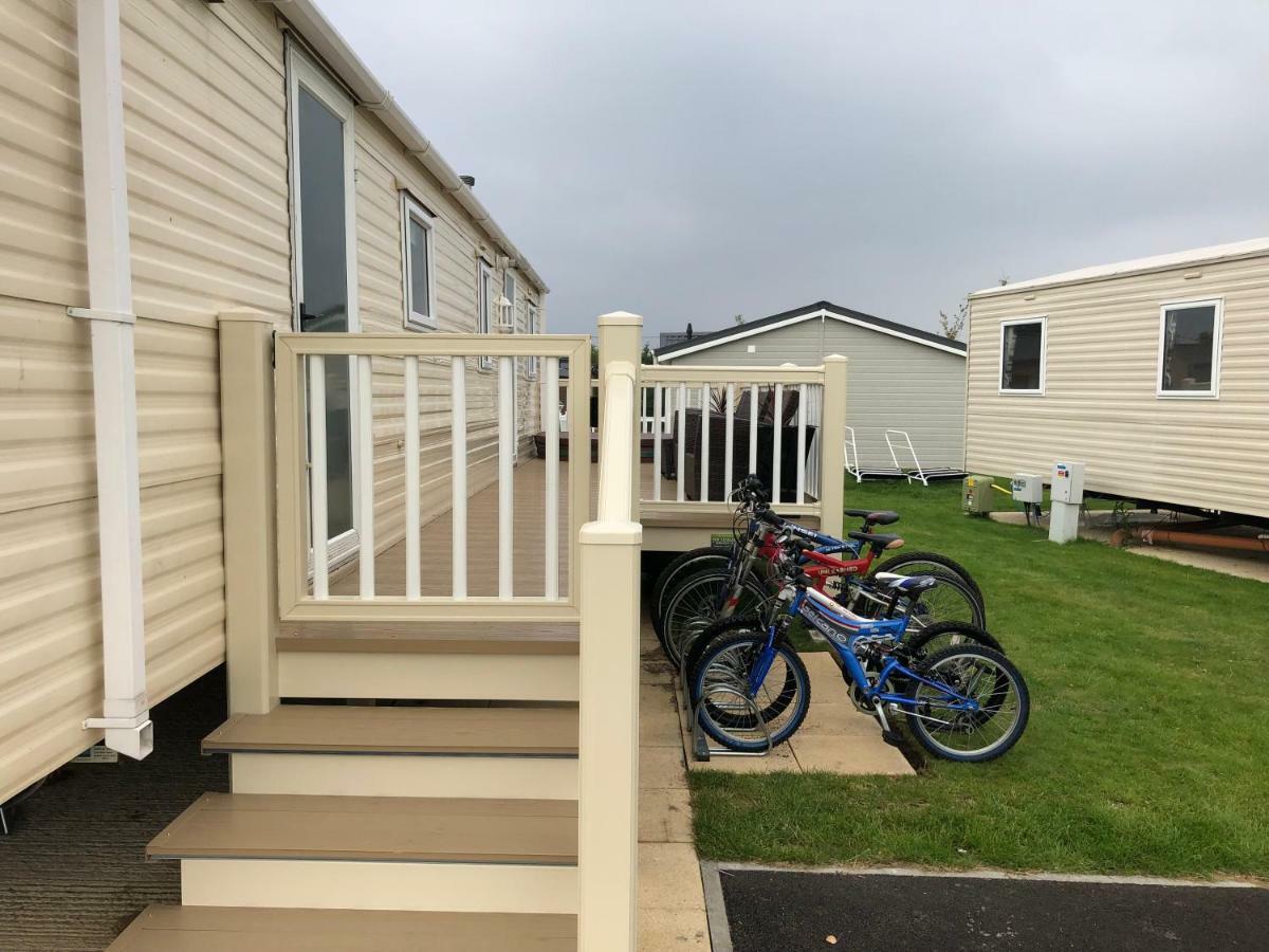 4 Bedroom 10 Berth Caravans With Hot Tub ,Mountain Bikes Tattershall Lakes Exterior photo